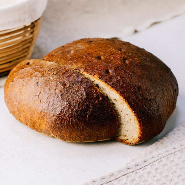 Rundes Glück 750G ﻿Weizenmischbrot mit soft-saftiger Krume und glänzend gebackener Kruste.