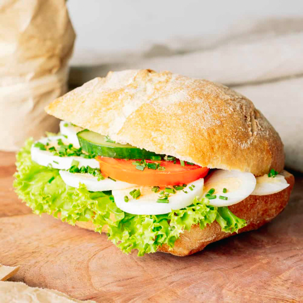 Eibrötchen ganz ﻿Das knusprige Hanse No. 1 mit Ei.